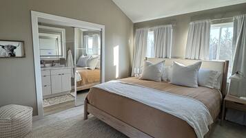2 bedrooms, iron/ironing board, WiFi (free), bed sheets