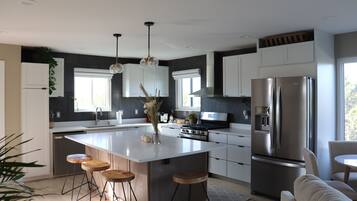 Een koelkast, een magnetron, een oven, een kookplaat