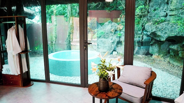 Deluxe Bungalow, Balcony, Garden View | In-room safe, laptop workspace, iron/ironing board, free WiFi