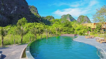 Piscine extérieure