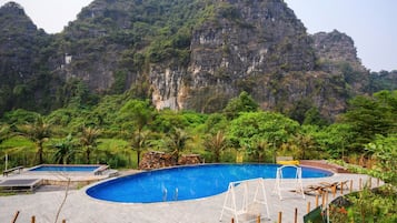 Outdoor pool, pool umbrellas, sun loungers