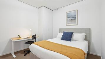 Apartment | 3 bedrooms, laptop workspace, iron/ironing board, bed sheets