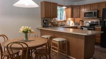 Micro-ondes, four, plaque de cuisson