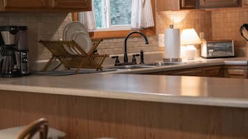 Micro-ondes, four, plaque de cuisson