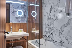 Cribs/infant beds, free WiFi - Hotel l'Elysee Val d'Europe (Serris)