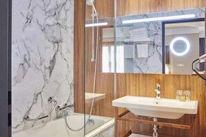 ベビーベッド、WiFi (無料)