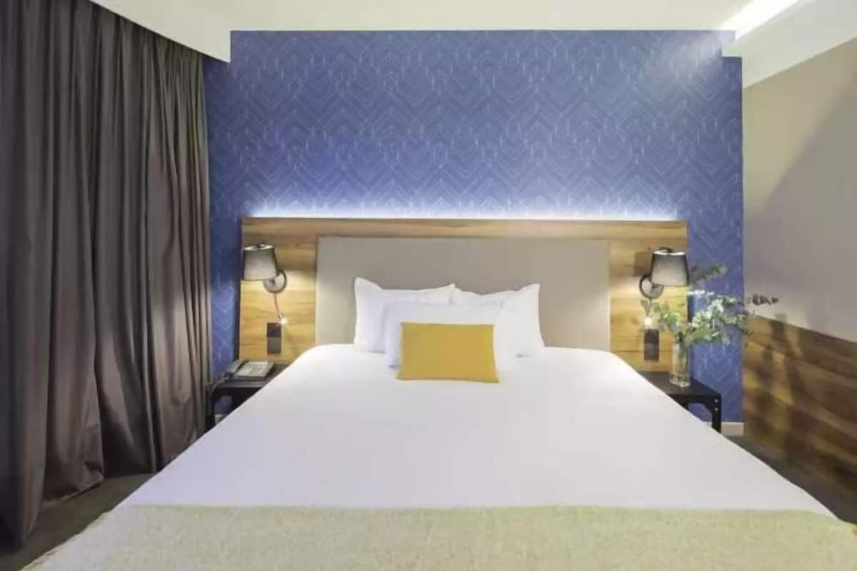 Cots/infant beds, free WiFi