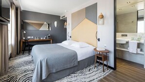 Unclassified image, 3 of 134, button - Atala Champs Elysees (Paris)
