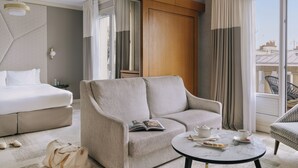 Unclassified image, 5 of 134, button - Atala Champs Elysees (Paris)