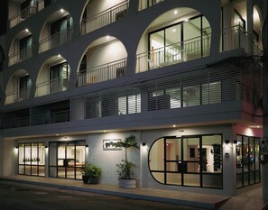 A hotel with multiple balconies, large windows, and a sign that reads "go bed". - Go2bed Pattaya (Pattaya)