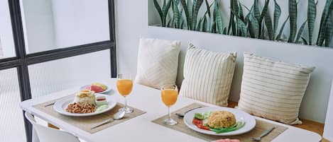 Daily buffet breakfast (THB 300 per person)