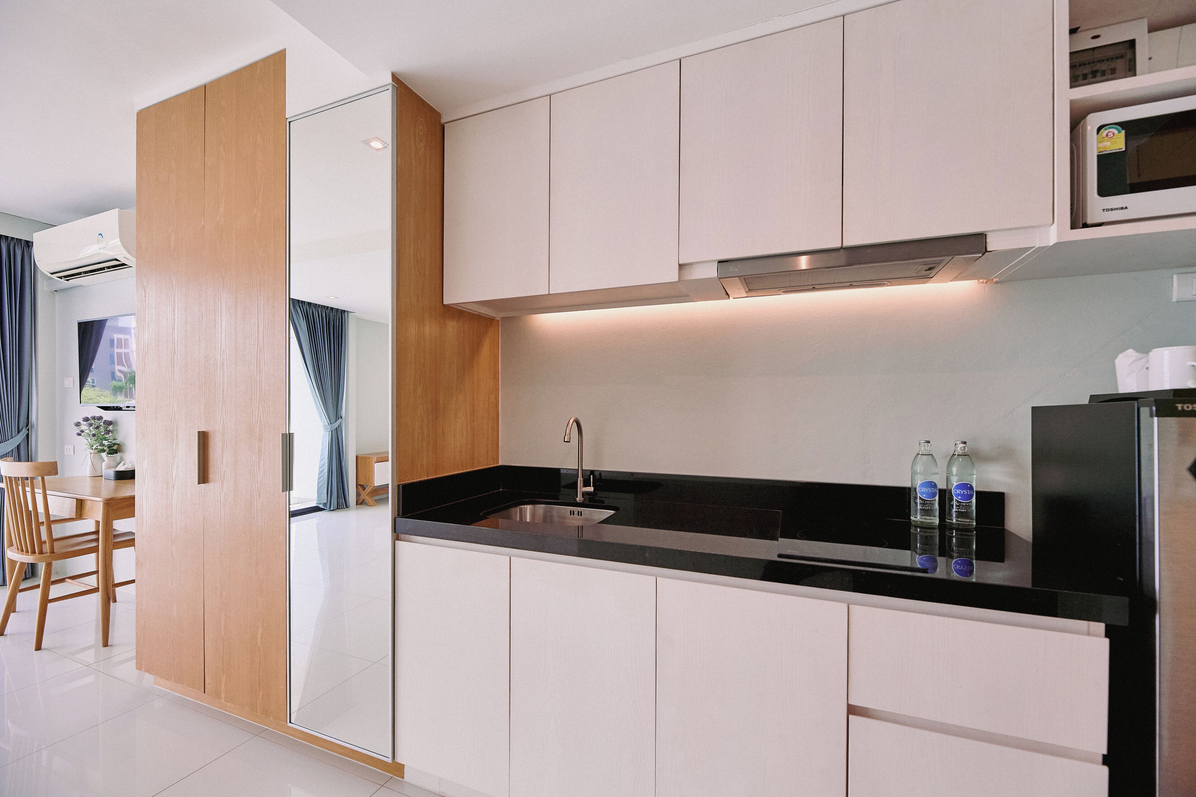 Deluxe Single Room, Balcony | Private kitchen | Mini-fridge
