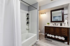 Hair dryer, towels, soap, toilet paper - 3BR Cozy, Mt Hood Skiing- Forest, FirePit, Pet-Friendly - 30min/Portland/Airport (Gresham)
