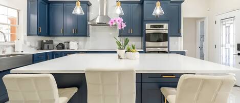 Micro-ondes, four, plaque de cuisson, lave-vaisselle