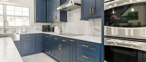 電子レンジ、オーブン、コンロ、食器洗い機