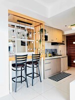 Apartamento superior, vistas a la ciudad | Cocina básica privada | Frigorífico y hervidor eléctrico