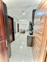 Apartamento Deluxe, balcón, vistas a la ciudad | Zona de estar