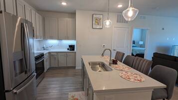 Mikroaaltouuni, uuni, liesi, astianpesukone