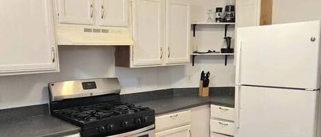 Mikrobølgeovn, ovn, kogeplade, opvaskemaskine