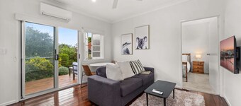 Charming 1-bed Cottage With Garden Retreat