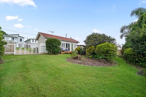 House | Garden - Charming 1-bed Cottage With Garden Retreat (Brisbane)