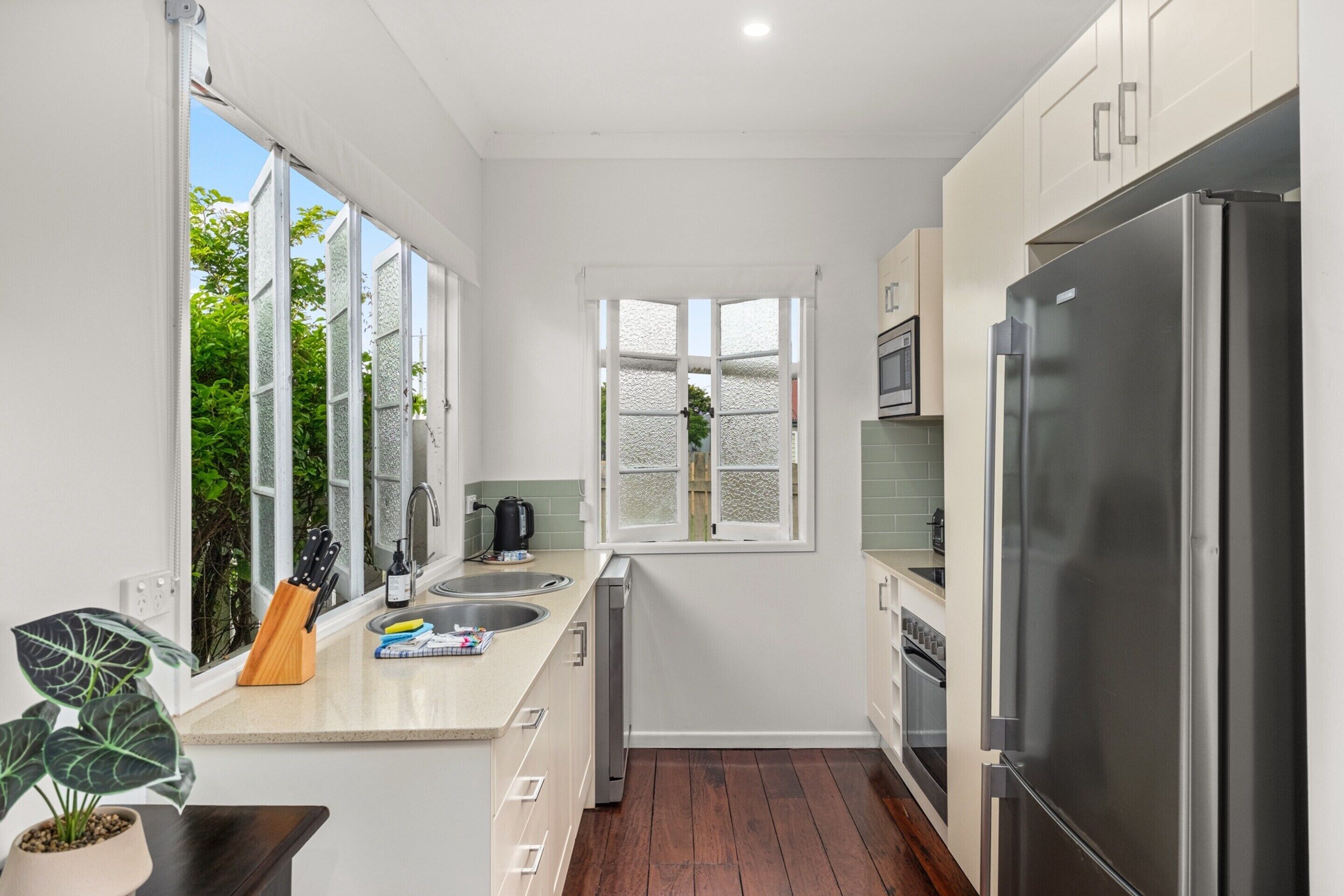 Nhà | Bếp riêng | Tủ lạnh, lò nướng, bếp nấu, máy rửa bát 