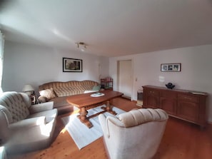 Fernseher, Tischtennisplatte