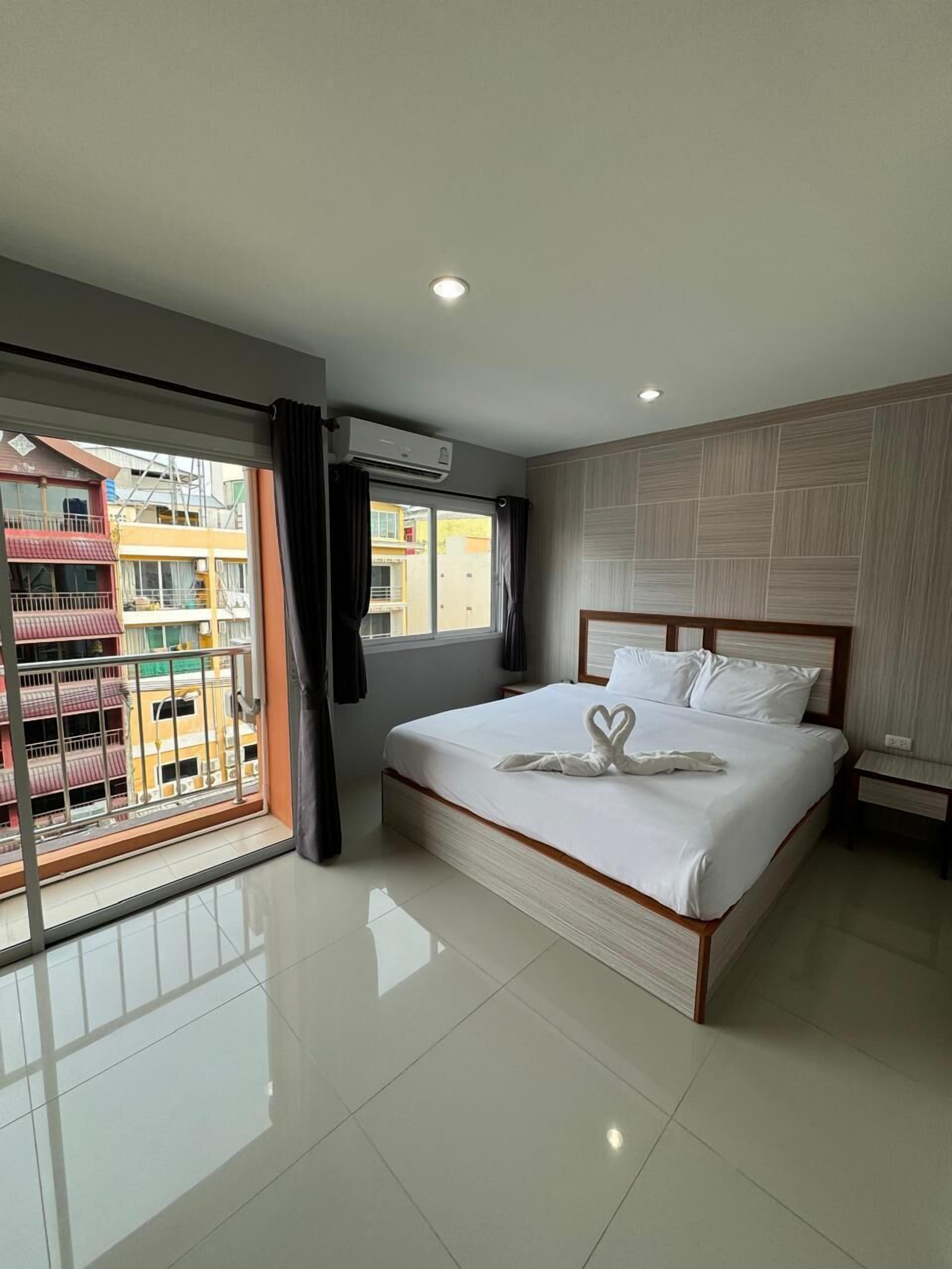 Deluxe Double Room, 1 King Bed, Balcony | Laptop workspace, free WiFi