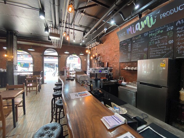 Desayuno a la carta (THB 250 por persona)