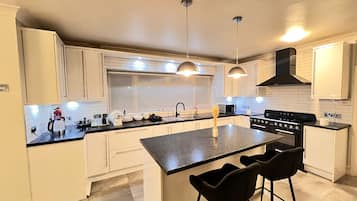 Mikrobølgeovn, ovn og kokeplater