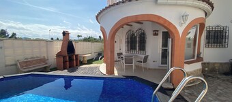 Frente Al Mar. Rosales (NR). Lujosa Villa con aa, wifi y piscina