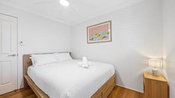 Apartment | 4 bedrooms, iron/ironing board, bed sheets