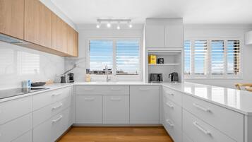 Apartment | Private kitchen | Cookware/dishes/utensils