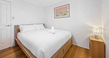 Stylish 4-bed Townhouse With Panoramic Ocean Views