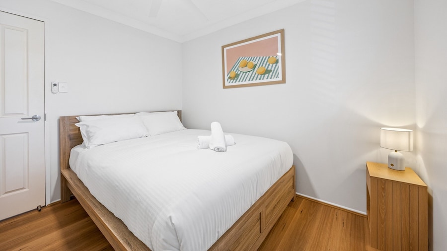 Stylish 4-bed Townhouse With Panoramic Ocean Views