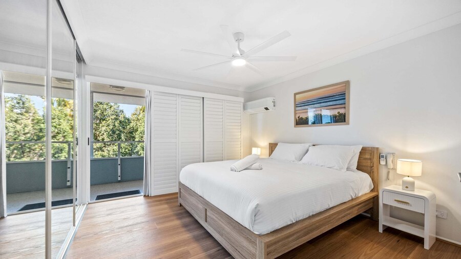 Stylish 4-bed Townhouse With Panoramic Ocean Views