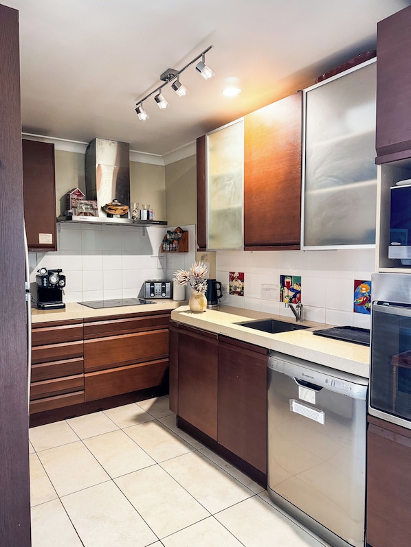 House, Balcony, Courtyard View | Private kitchen