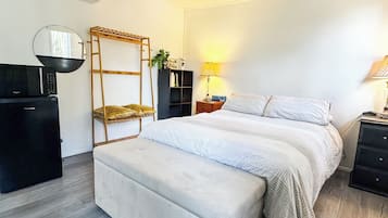Room, Balcony, Courtyard View | Iron/ironing board, free WiFi
