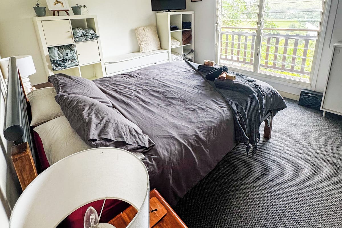 Huis, balkon, uitzicht op de binnenplaats | Een strijkplank/strijkijzer, gratis wifi