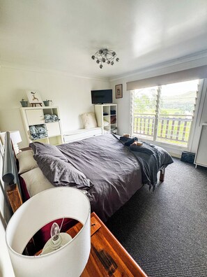 Maison, balcon, vue cour intérieure