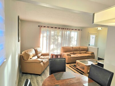 ✅Kirvia's retreat ✅ "Entire home" ✅ 8 minutes to West Edmonton Mall.✅