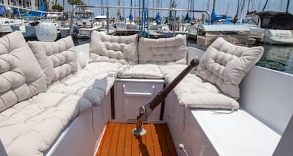 Charming boat in Marina del Rey