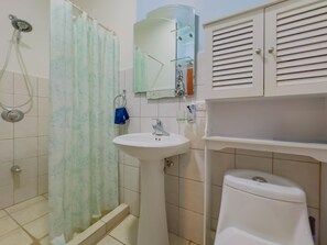 Shower, towels