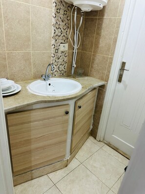 Apartment, 2 Schlafzimmer, barrierefrei, Raucher | Badezimmer
