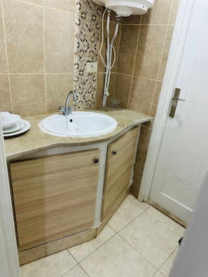 Apartment, 2 Schlafzimmer, barrierefrei, Raucher | Badezimmer