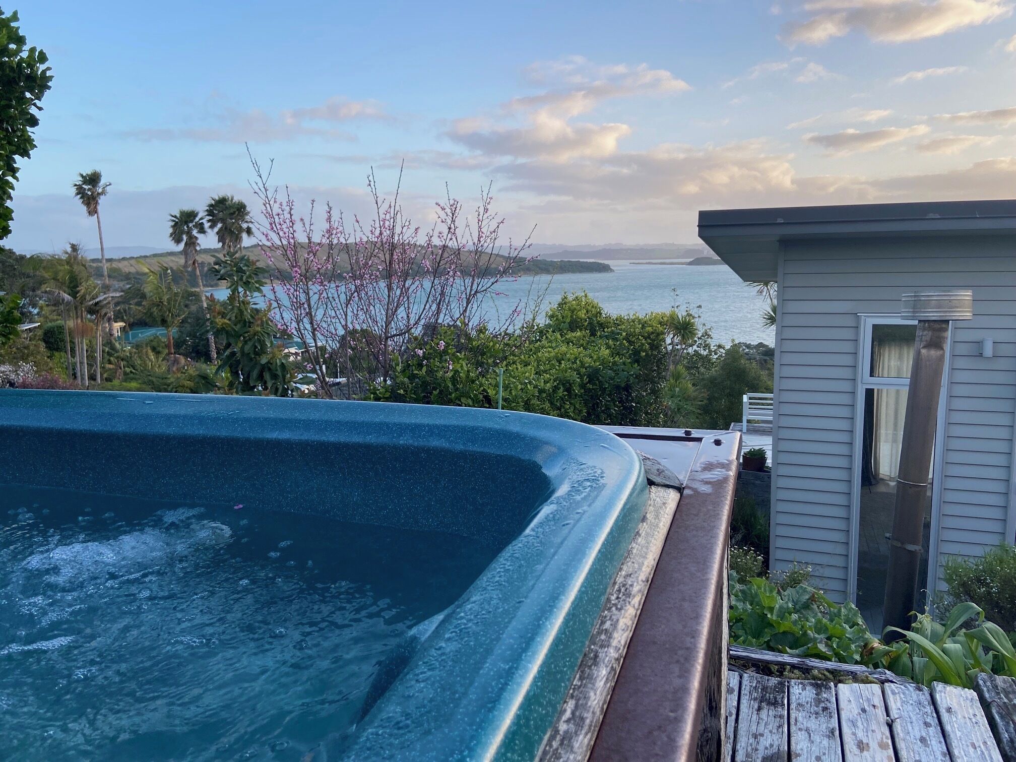 مغطس سبا خارجي