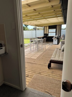 تناول الطعام بالخارج