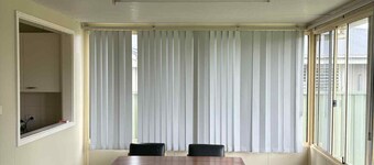 Beach shack, walk from beach and Entrance baths.