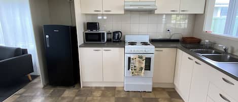 Mikroaaltouuni, uuni, liesi