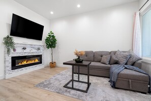 Apartment, 2 Bedrooms, Kitchen | Living room